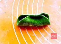 Illustration of how to make cabbage (Baicai) dumplings 16