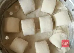 Illustration of how to cut milk-flavored steamed buns 6