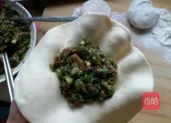 Illustration of making sausage pie 5