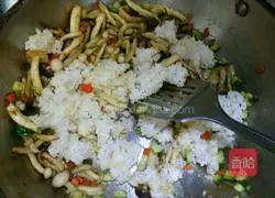 Illustration of how to make double mushroom curry fried rice 10