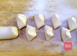 Illustration of how to make leek and egg pie 9