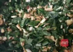 Illustration of how to make leek and egg dumplings 1