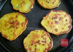 Illustration of how to make vegetable and minced meat pancakes 9