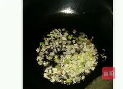 Illustration of how to make green onion layer cake 3