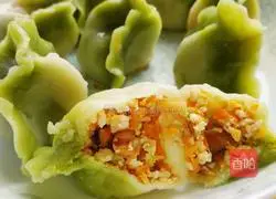 Illustration of how to make cabbage (Baicai) dumplings 12