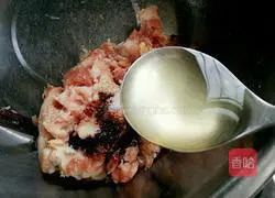 Illustration of how to make pork vermicelli buns 5