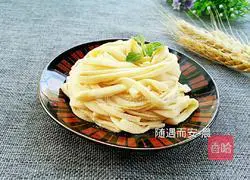 Illustration of how to roll noodles 12