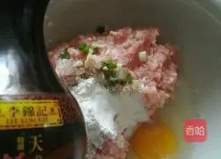 Illustration of how to make reunion meat pie 3