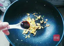 Illustration of how to make sauce fried rice 4