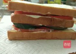 Illustration of how to make egg skin sandwich 12