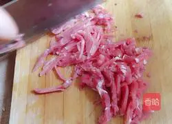 Illustration of how to make leek, cabbage and pork dumplings 1