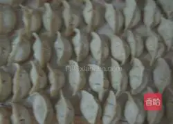 Illustration of how to make pork and green onion dumplings 4