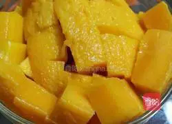 Illustration of how to make mango glutinous rice balls 1