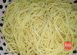 Illustration of how to make vegetarian fried noodles 3