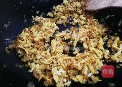 Illustration of how to make fried eggs with sour wild rice seeds 7