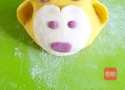 Illustration of how to make monkey baby steamed buns 11