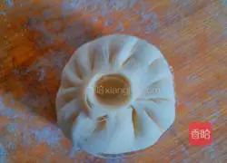 Illustration of how to wrap chrysanthemum buns 7
