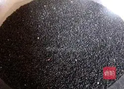 Illustration of how to make homemade sesame steamed buns...1