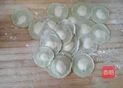 Illustration of how to make cabbage dumplings 16