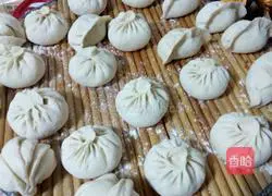 Illustration of how to make pork buns 13