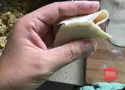 Illustration of how to make cabbage and pork dumplings 13