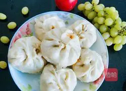 Illustration of how to make pork and leek buns 6