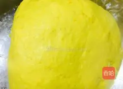 Illustration of how to make steamed buns with pumpkin and bean paste 1