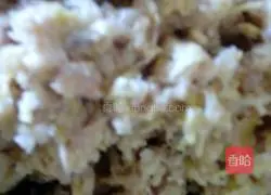 Illustration of how to make pork and pickled cabbage dumplings 5