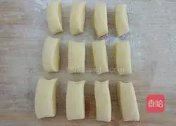 Illustration of how to make pumpkin pattern steamed buns 11