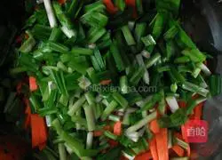 Illustration of how to make carrot pancakes 2