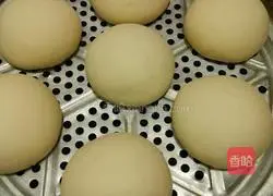 Illustration of how to make diced pork buns 17