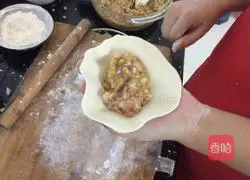 Illustration of how to make cabbage and pork pie 19