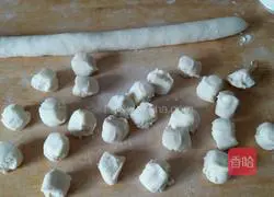 Illustration of how to make cabbage and pork dumplings 6