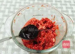 Illustration of how to make satay beef cake 4