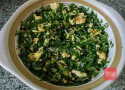 Illustration of how to make leek, egg and shrimp skin dumplings 8