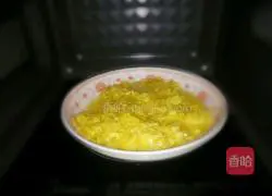 Illustration of how to make pineapple jam sandwich 4