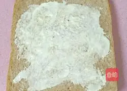 Illustration of how to make seaweed, meat floss and egg sandwich 7