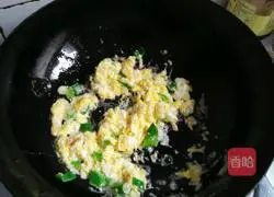 Illustration of how to make egg fried rice 2
