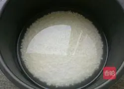 Illustration of how to make braised rice with bacon, beans and rice 9