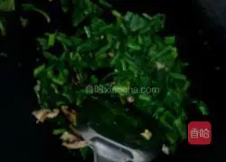 Illustration of how to make sauce duck neck fried rice 4