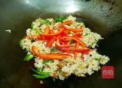 Illustration of how to make fried rice with shredded pork and double pepper 19