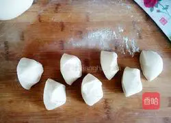 Illustration of how to make three fresh stuffed buns 8