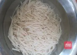 Illustration of how to make sour beans noodles 4