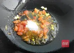 Illustration of how to make simple egg and tomato fried noodles 7