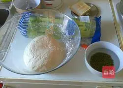 Illustration of how to make celery buns 1