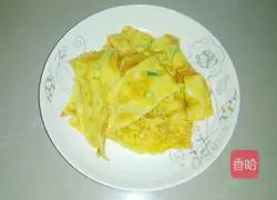 Illustration of how to make fried egg pancakes with red pepper 3