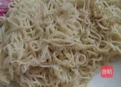 Illustration of how to make small fried noodles 2