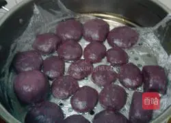 Illustration of how to make steamed purple sweet potato cakes 11
