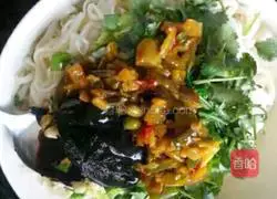 Illustration of how to make noodles with heavy flavor sauce 6