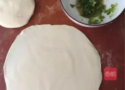 Illustration of how to make scallion pancakes 4